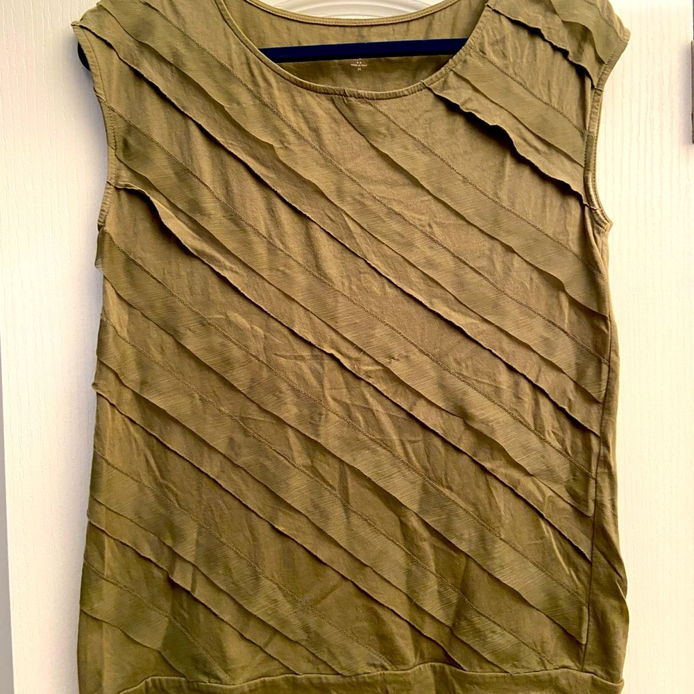 Loft sleeveless olive green top size medium